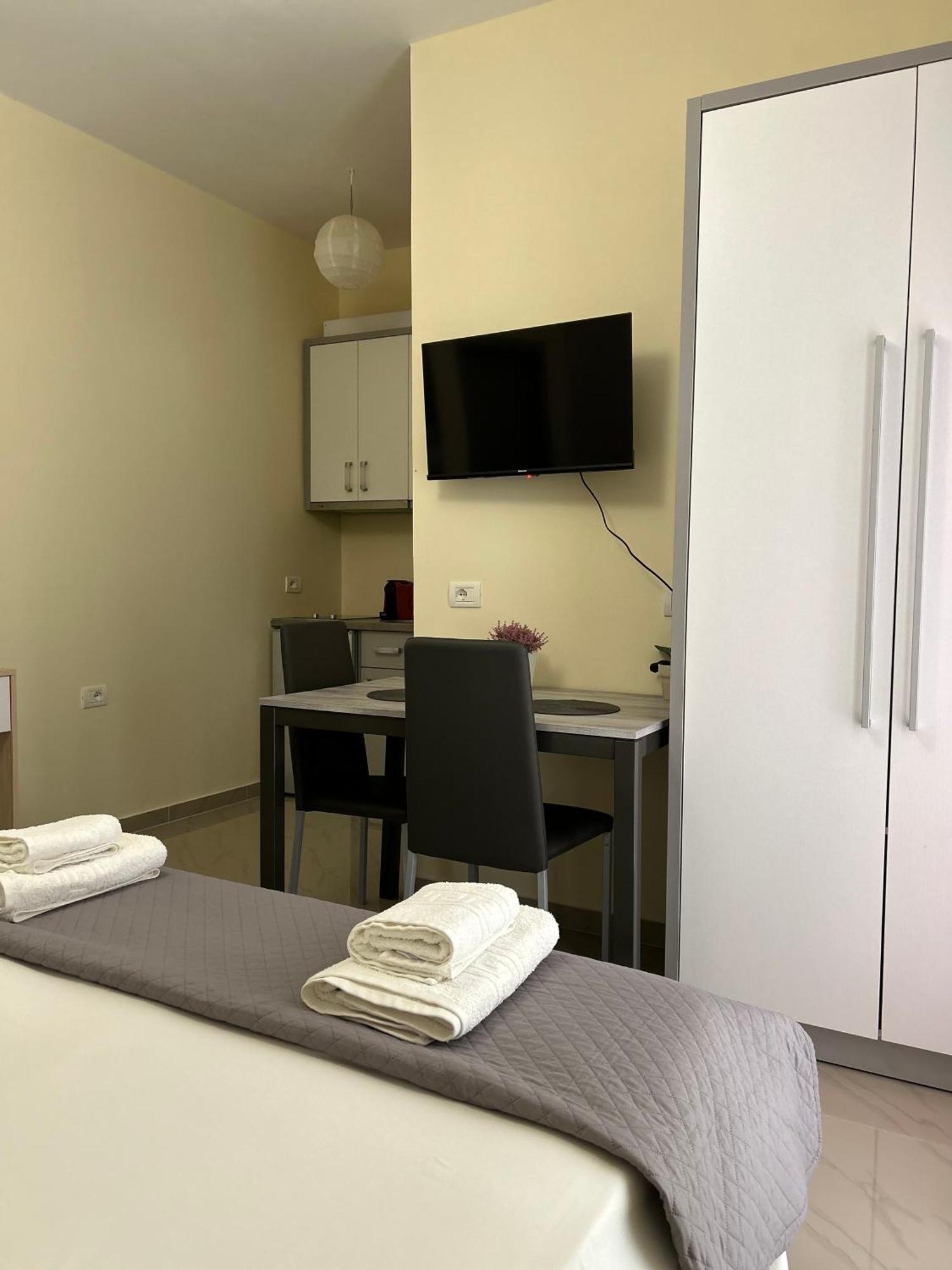 Elizabeth Apartments Himare Exterior foto